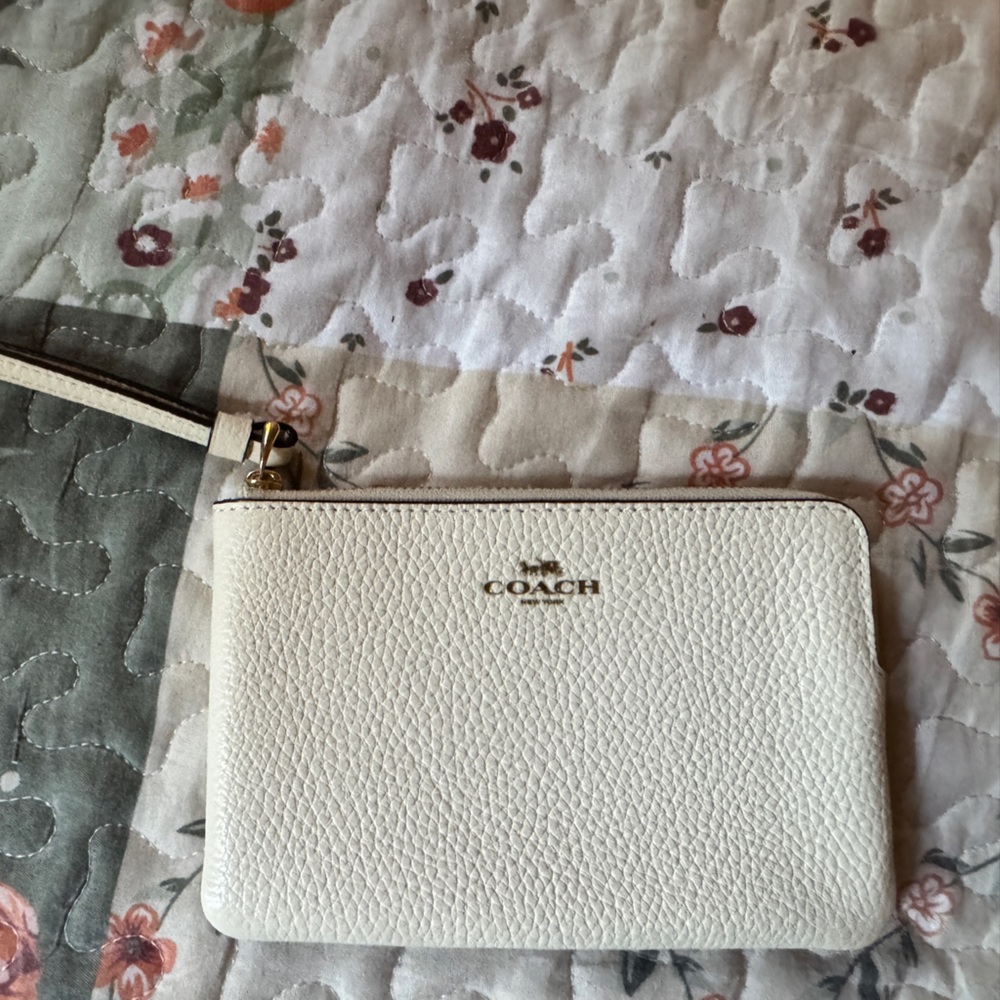 Coach Off-White Leather Wristlet